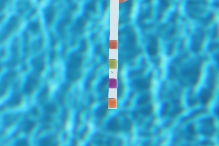 Alcalinidad de la piscina: descubra la importancia de este parámetro
